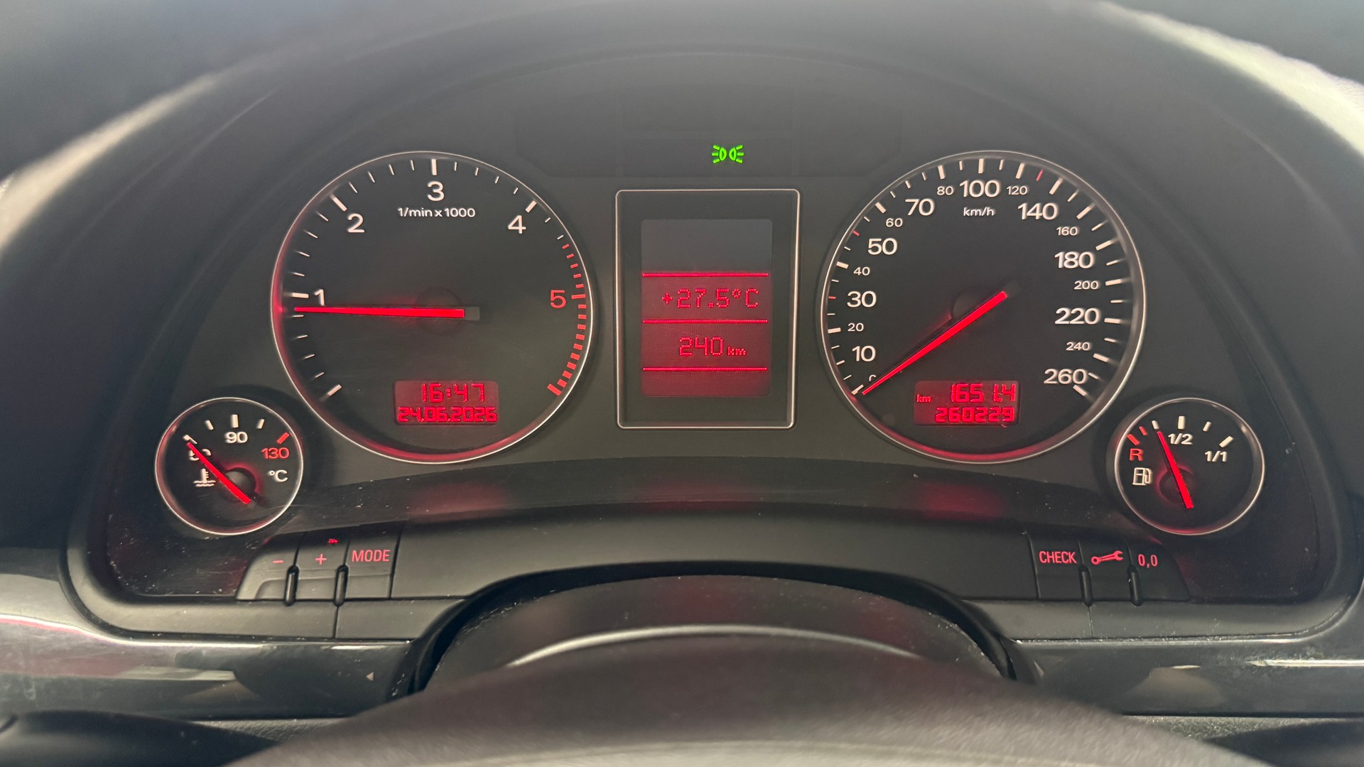 AUDI A4 Avant 1.9 TDI, frisch ab MFK, Servicegepflegt, Zahnriemen bei 252700 km. ersetzt-image-12