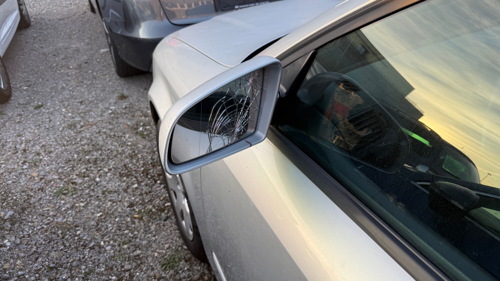 AUDI A4 Avant 1.9 TDI, Hagelschaden, frisch ab MFK, Servicegepflegt, Zahnriemen bei 252700 km. ersetzt-image-3