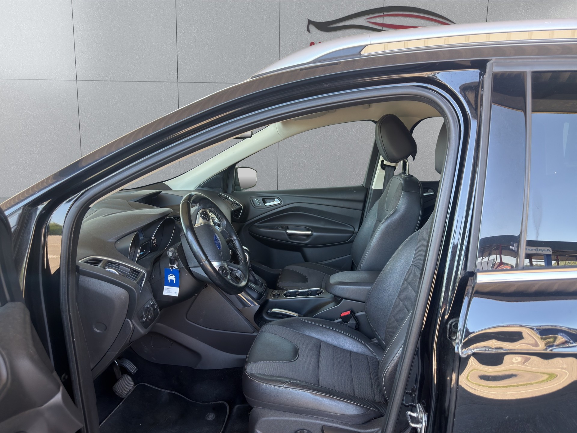 FORD Kuga 2.0 TDCi Carving 4WD PowerShift-image-8