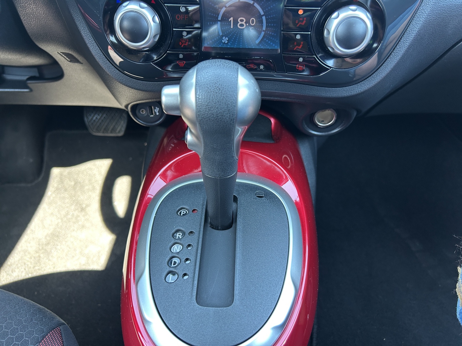 NISSAN Juke 1.6 tekna Xtronic CVT-image-9