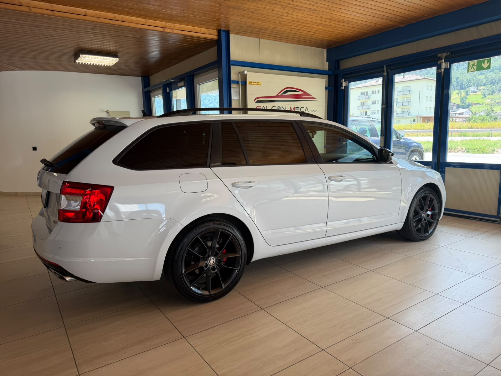 SKODA Octavia Combi 2.0 TDI RS-image-12