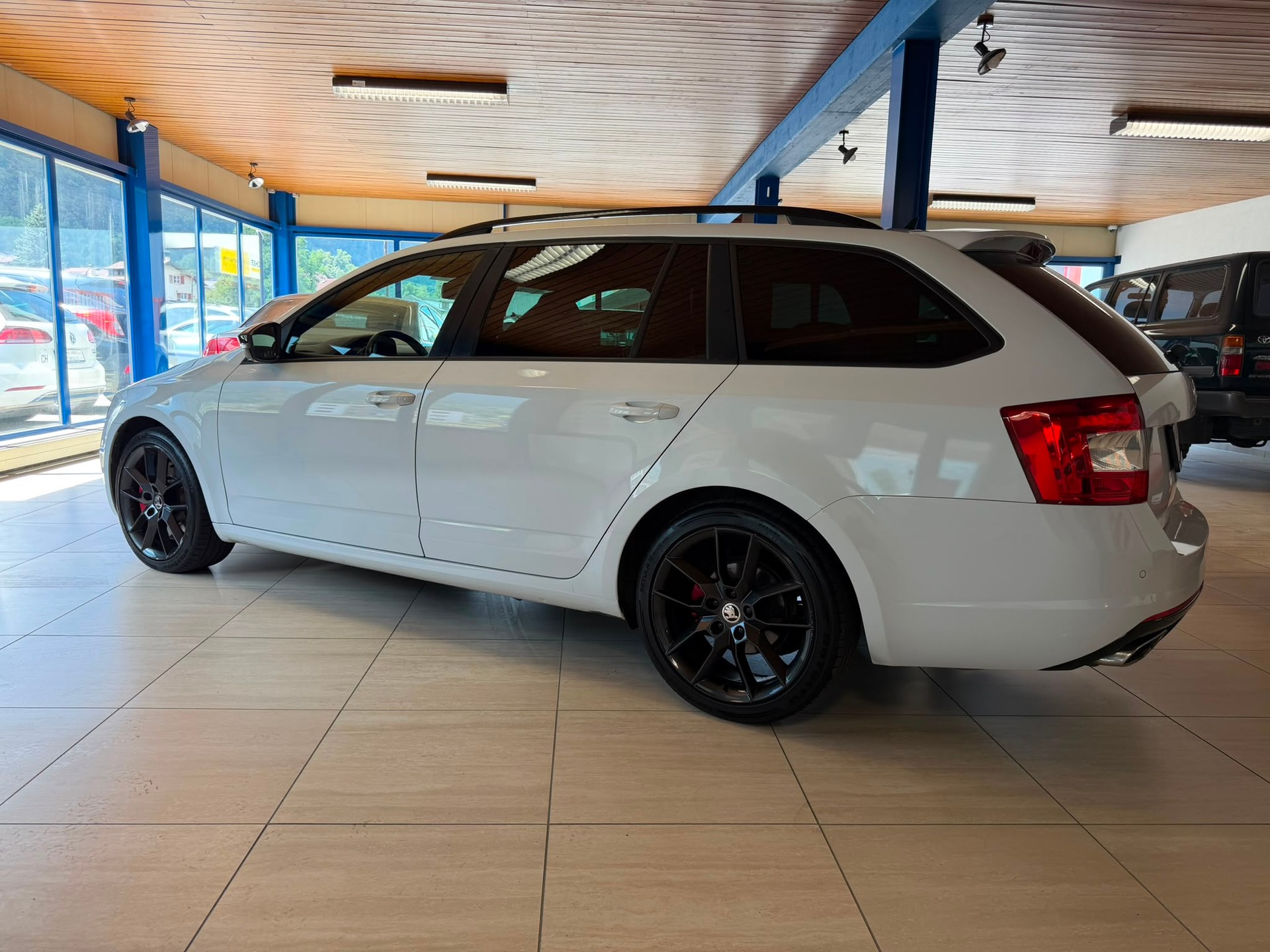 SKODA Octavia Combi 2.0 TDI RS-image-8