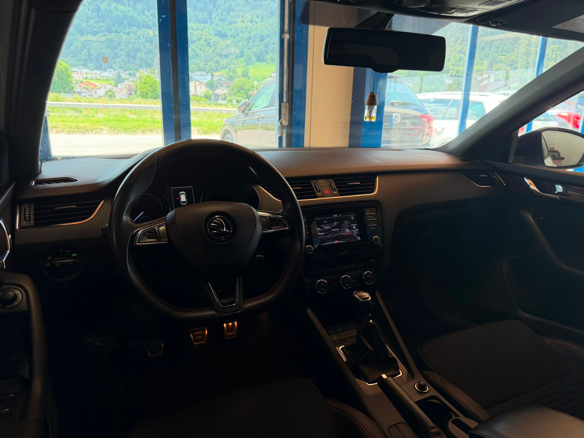SKODA Octavia Combi 2.0 TDI RS-image-17