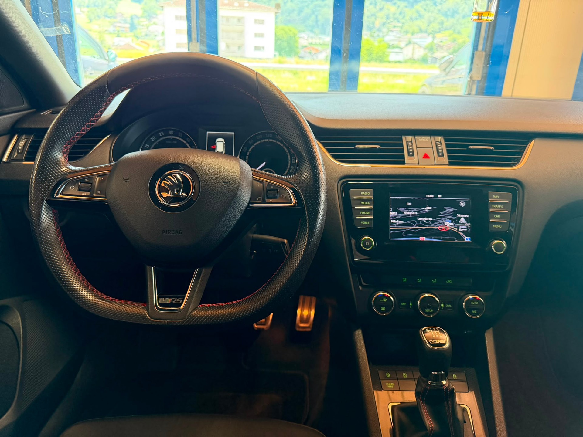 SKODA Octavia Combi 2.0 TDI RS-image-15