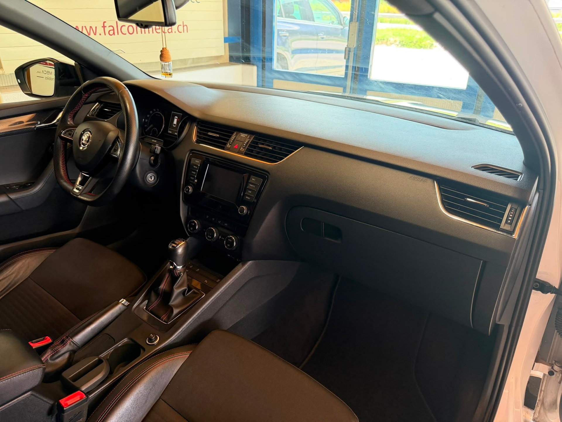 SKODA Octavia Combi 2.0 TDI RS-image-20