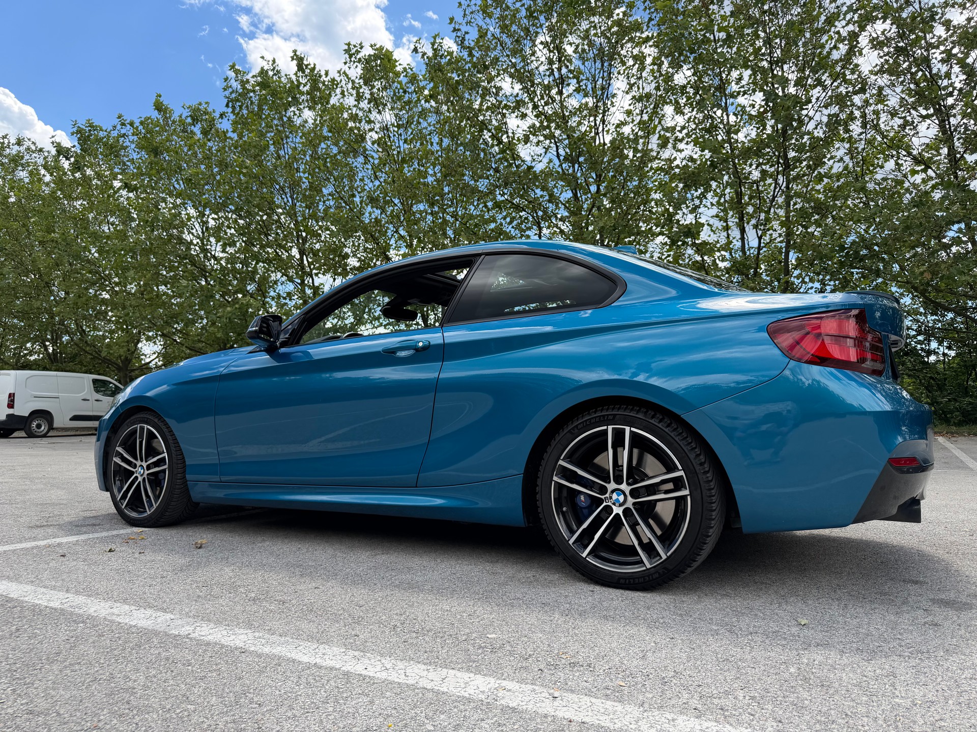 BMW BMW M240i xDrive Coupé | Farbe Long Beach Blue | B58-image-0