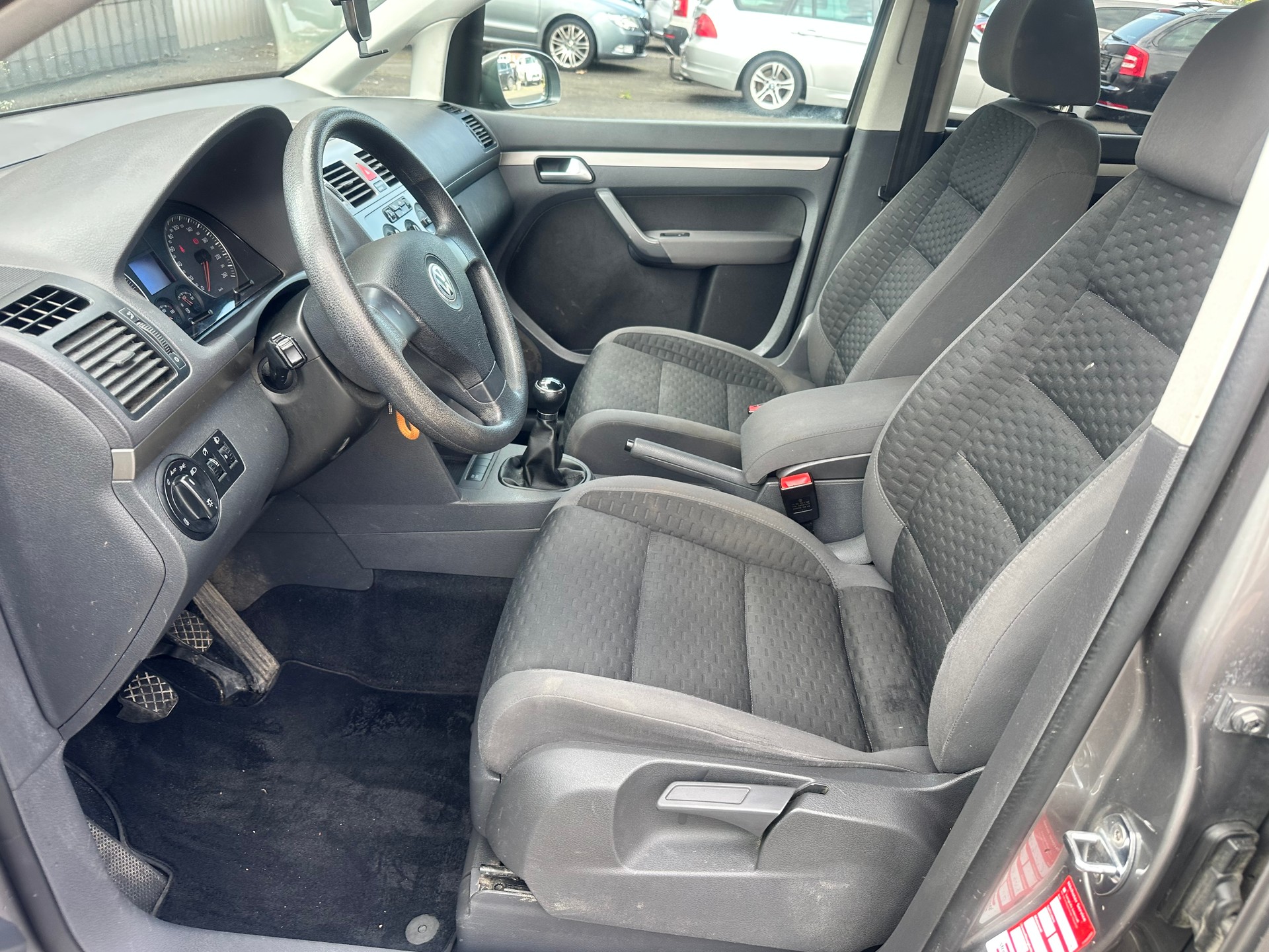 VW Touran 1.4 TSI Trendline-image-12