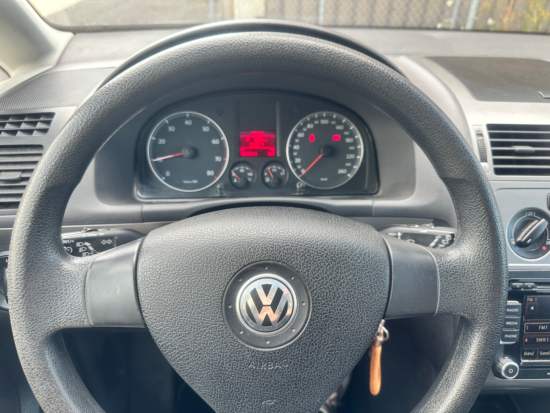 VW Touran 1.4 TSI Trendline-image-9