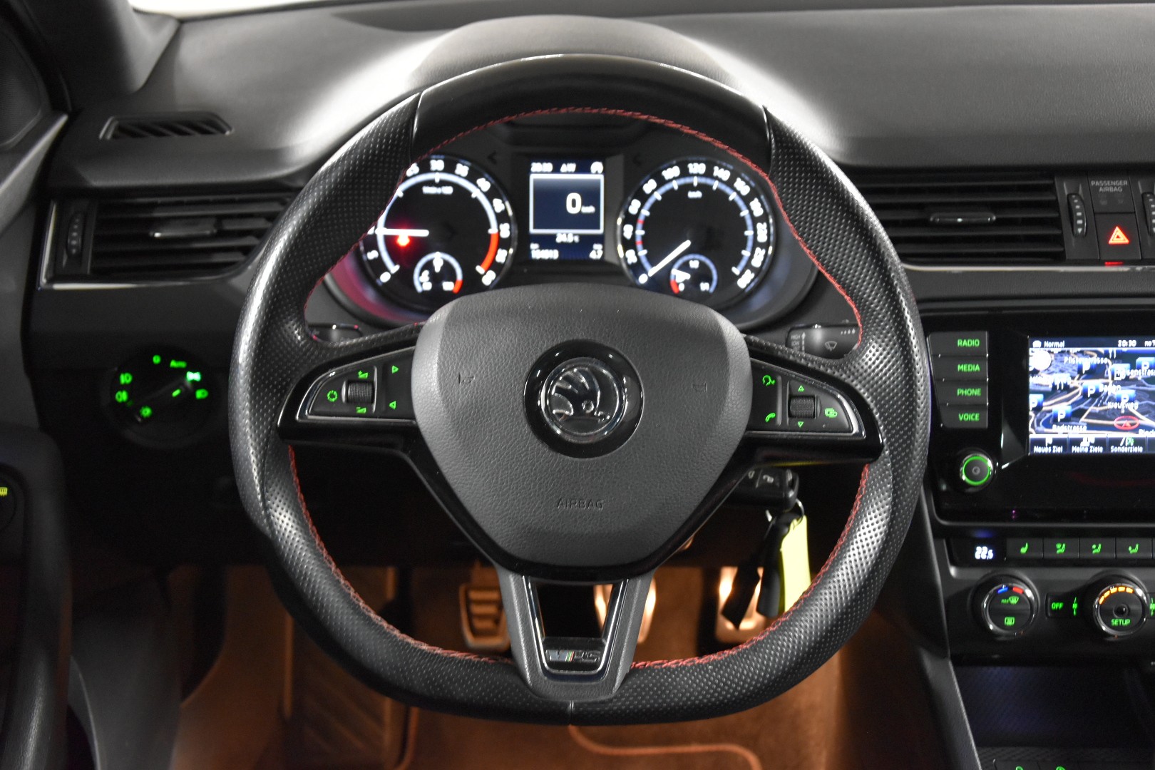 SKODA Octavia Combi 2.0 TDI RS-image-11