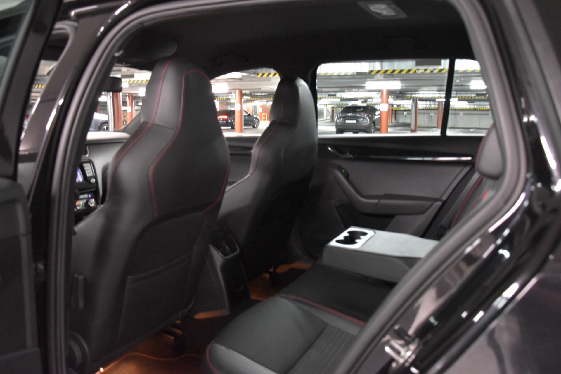 SKODA Octavia Combi 2.0 TDI RS-image-22