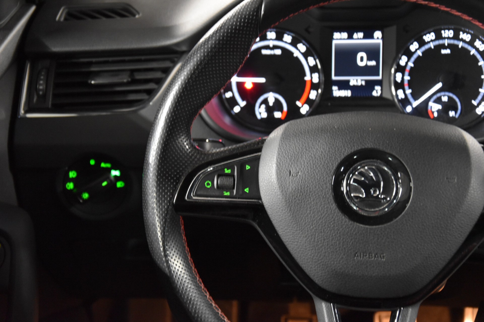 SKODA Octavia Combi 2.0 TDI RS-image-13
