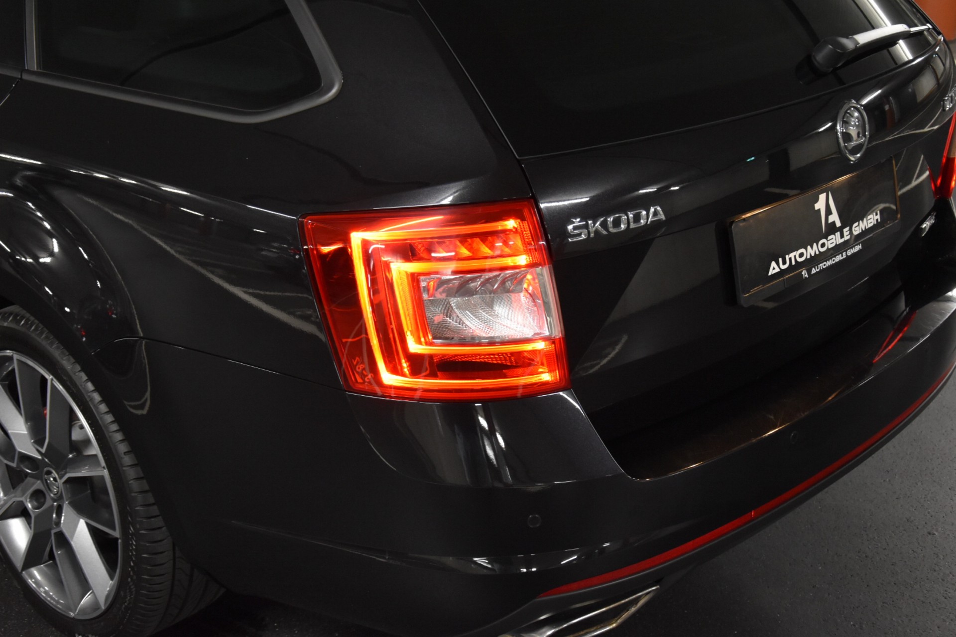 SKODA Octavia Combi 2.0 TDI RS-image-5