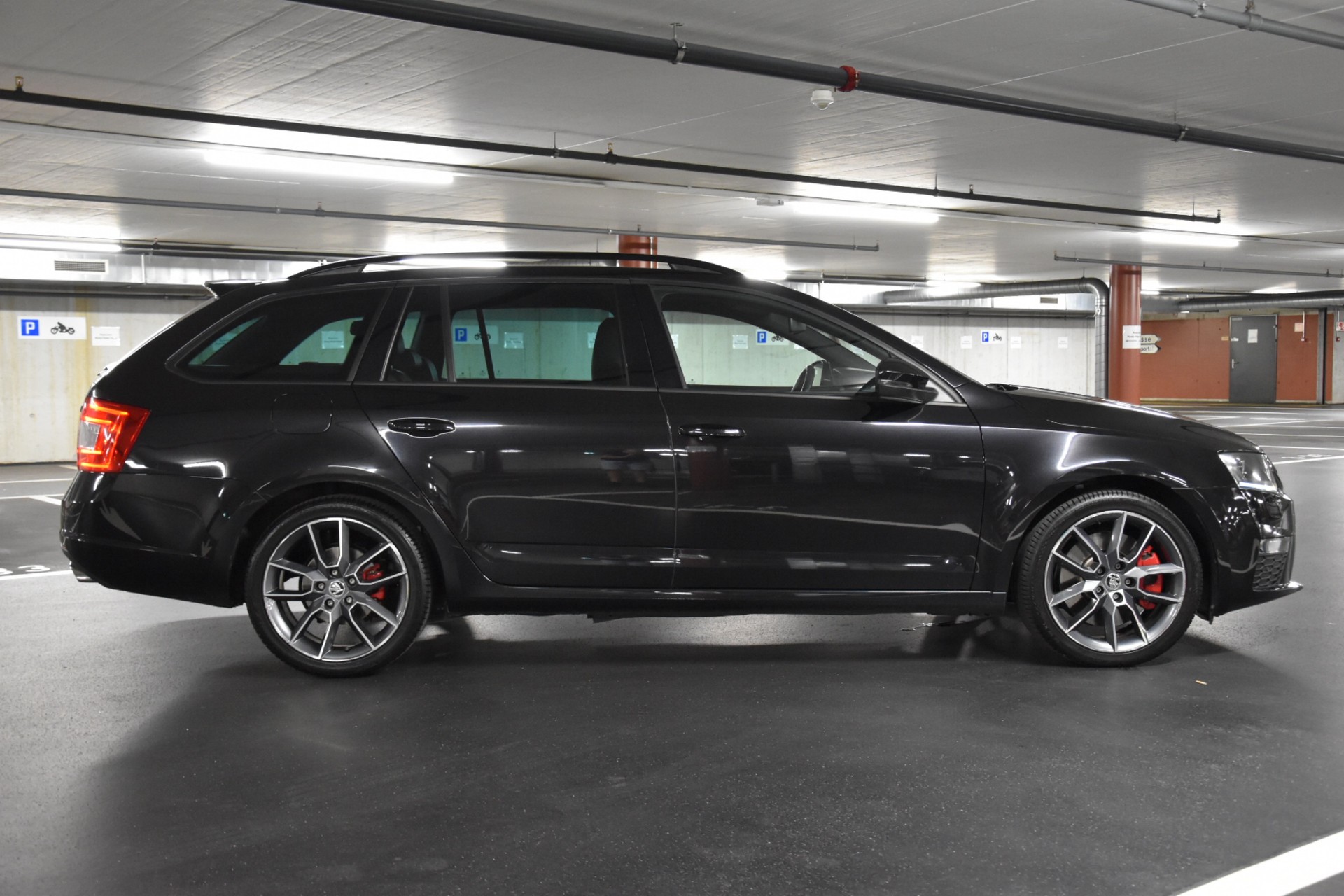 SKODA Octavia Combi 2.0 TDI RS-image-8