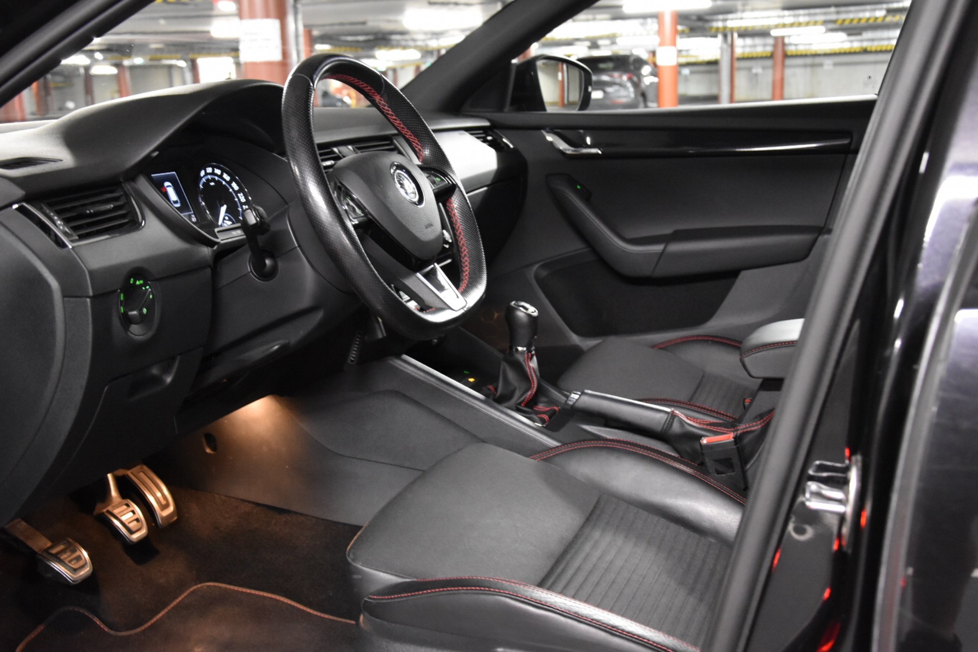 SKODA Octavia Combi 2.0 TDI RS-image-20