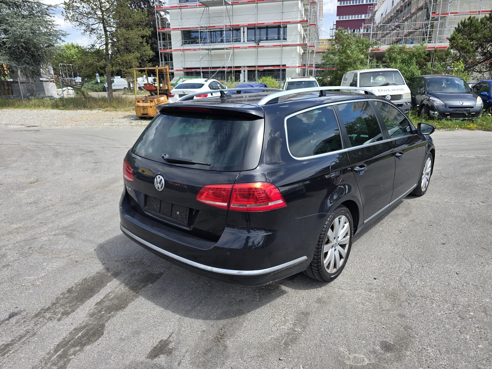 VW Passat Variant 2.0 BlueTDI R-Line Design DSG-image-5