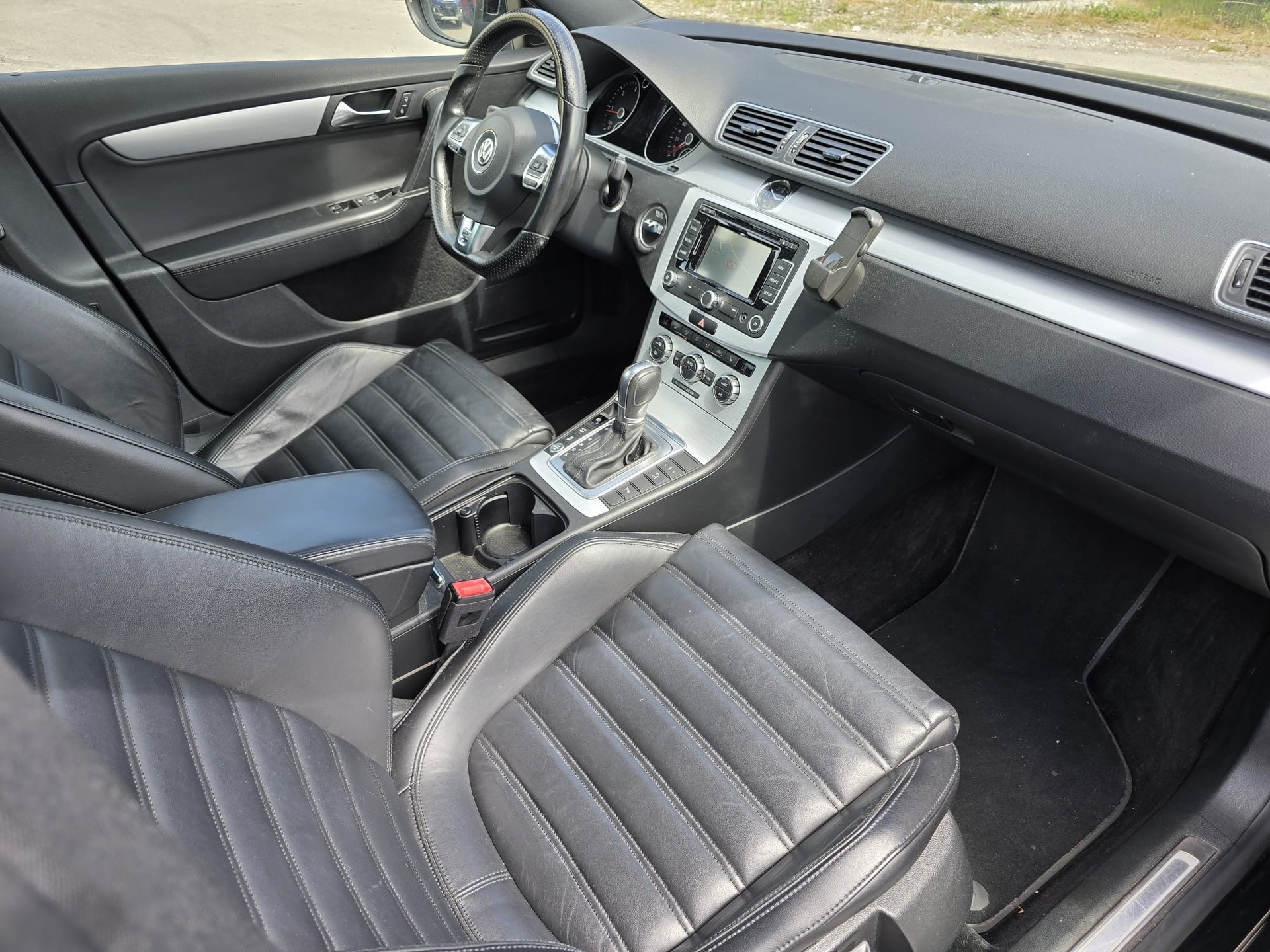 VW Passat Variant 2.0 BlueTDI R-Line Design DSG-image-14