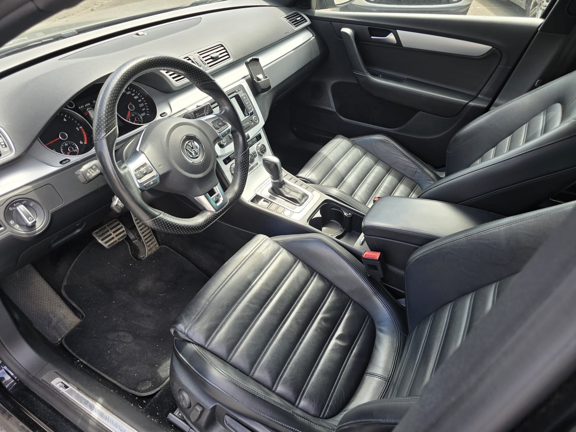 VW Passat Variant 2.0 BlueTDI R-Line Design DSG-image-10