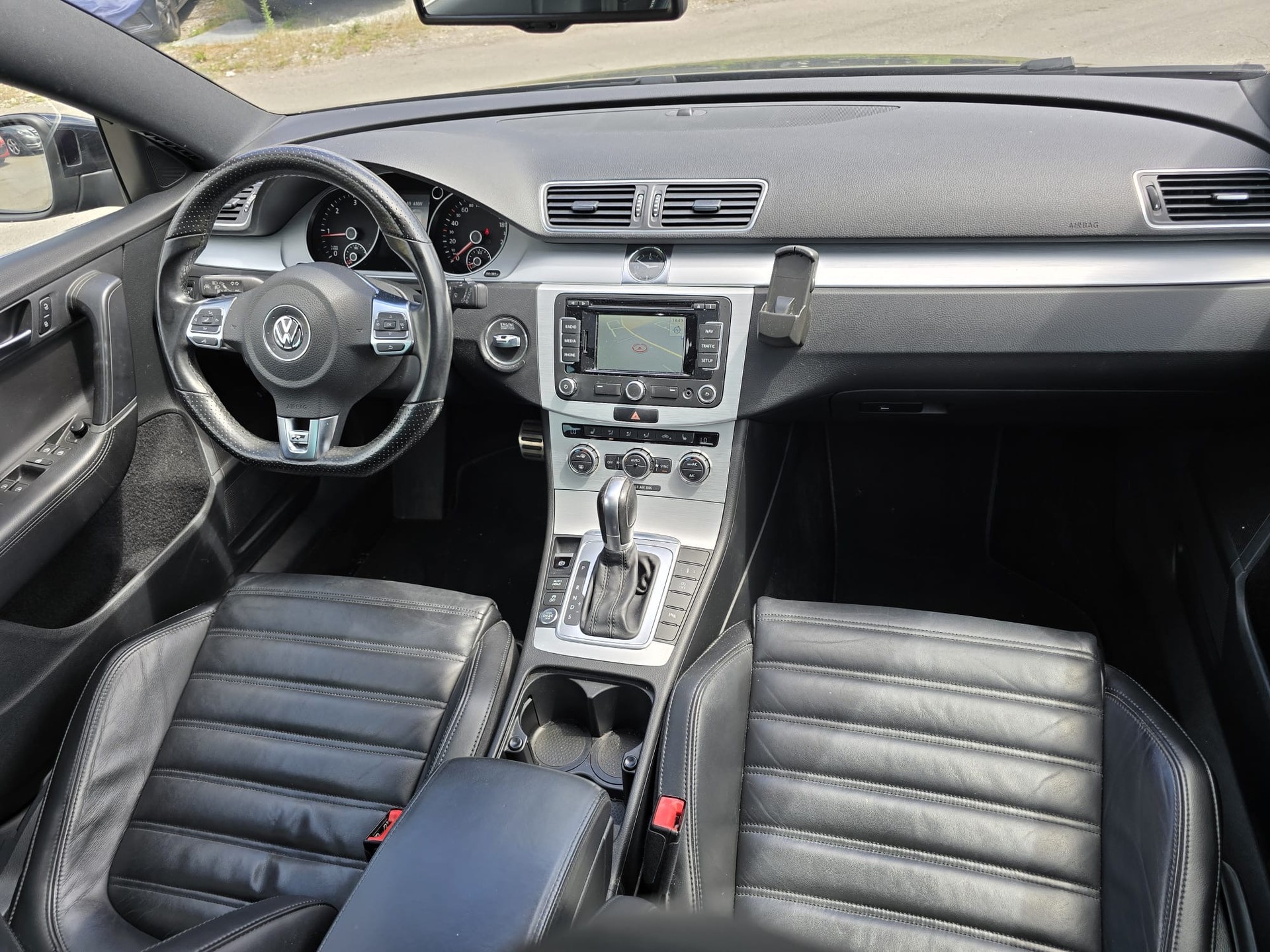 VW Passat Variant 2.0 BlueTDI R-Line Design DSG-image-13