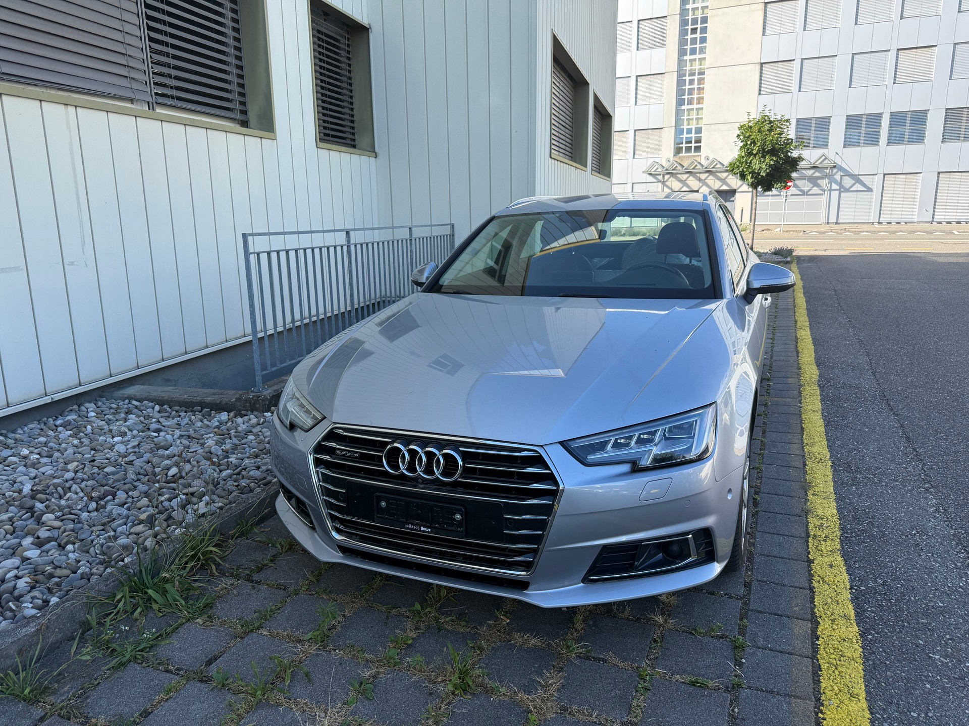 AUDI A4 Avant 3.0 TDI quattro tiptronic-image-2