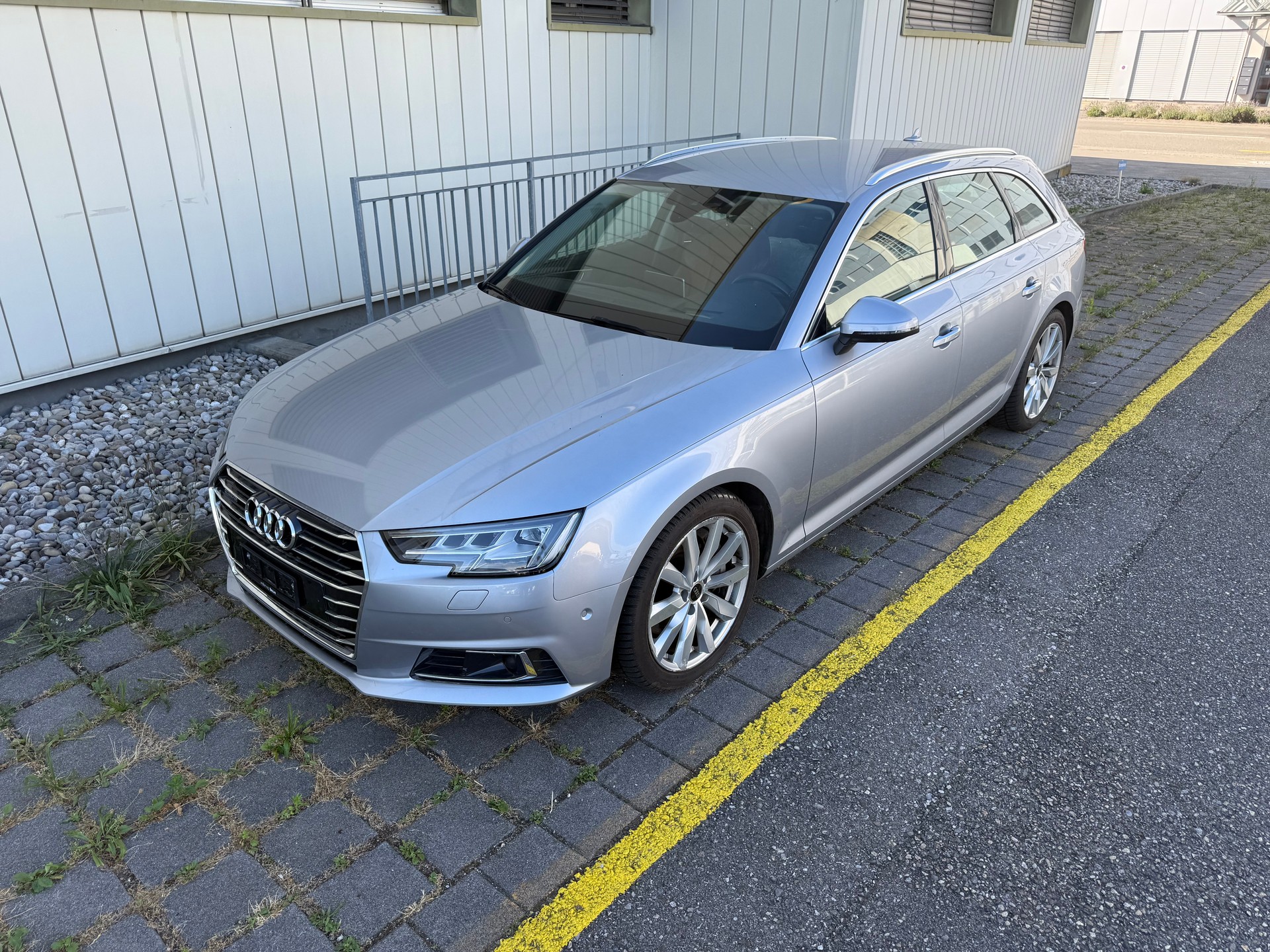 AUDI A4 Avant 3.0 TDI quattro tiptronic-image-1