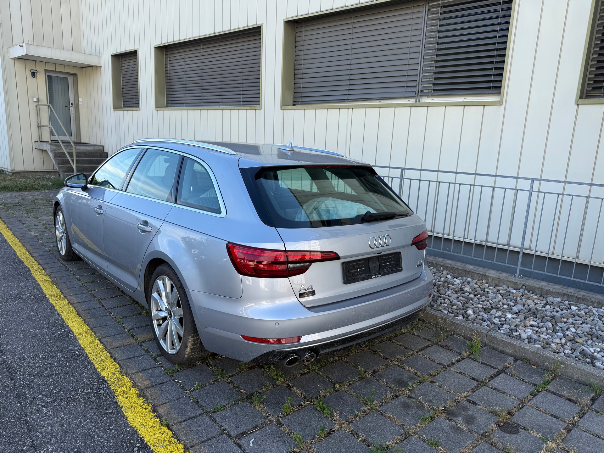 AUDI A4 Avant 3.0 TDI quattro tiptronic-image-4