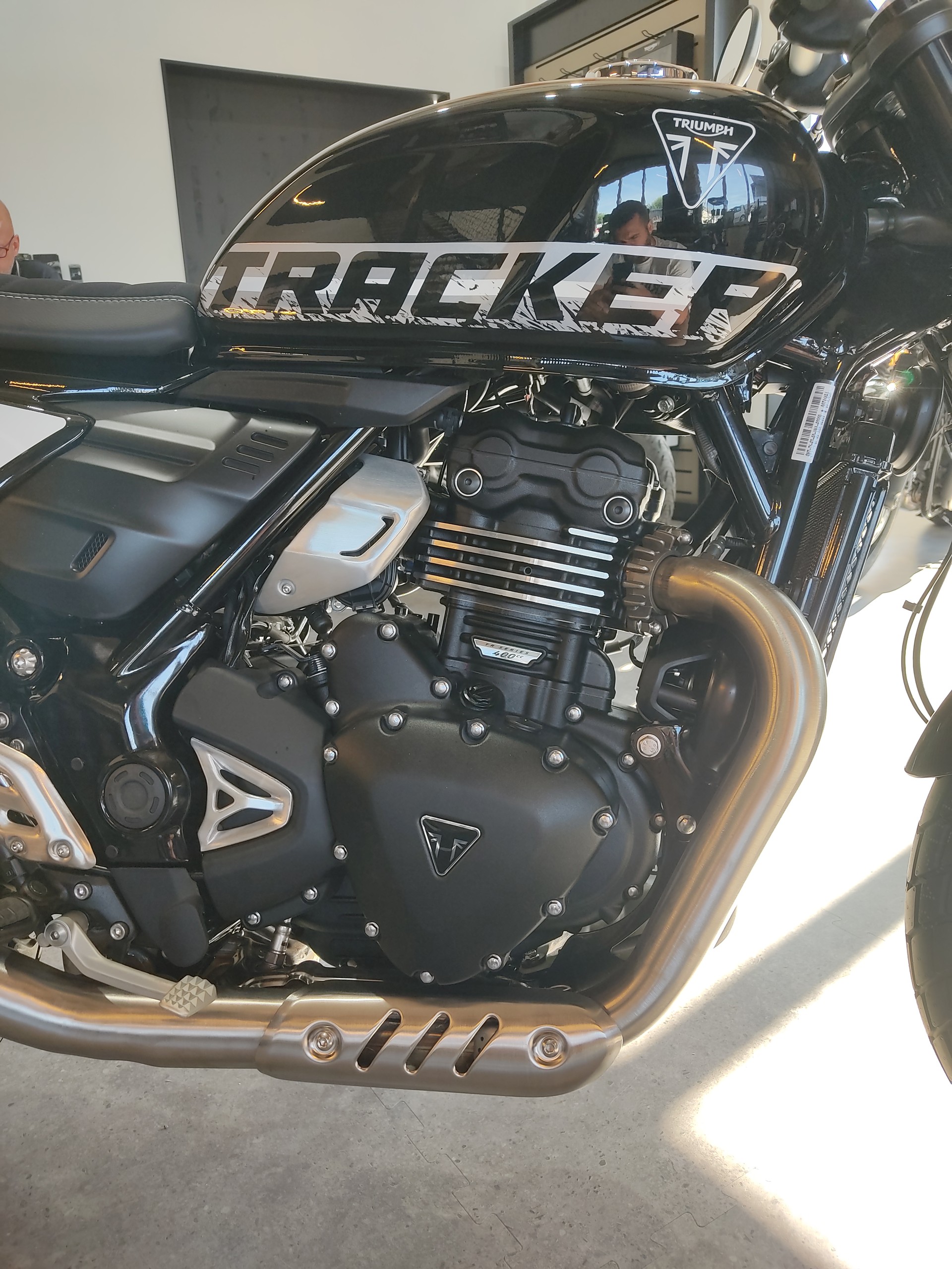 TRIUMPH TRACKER-showroom-element-3
