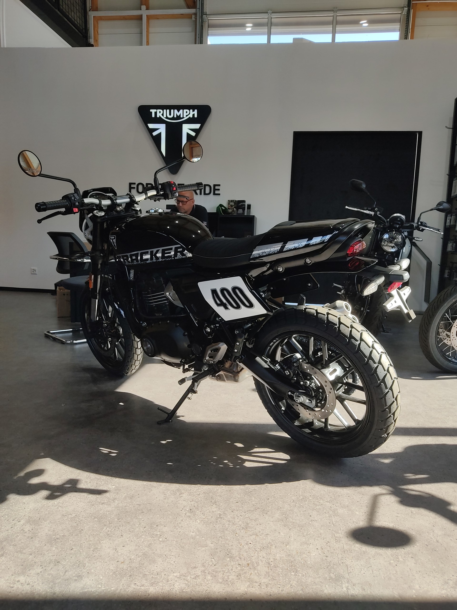 TRIUMPH TRACKER-showroom-element-1
