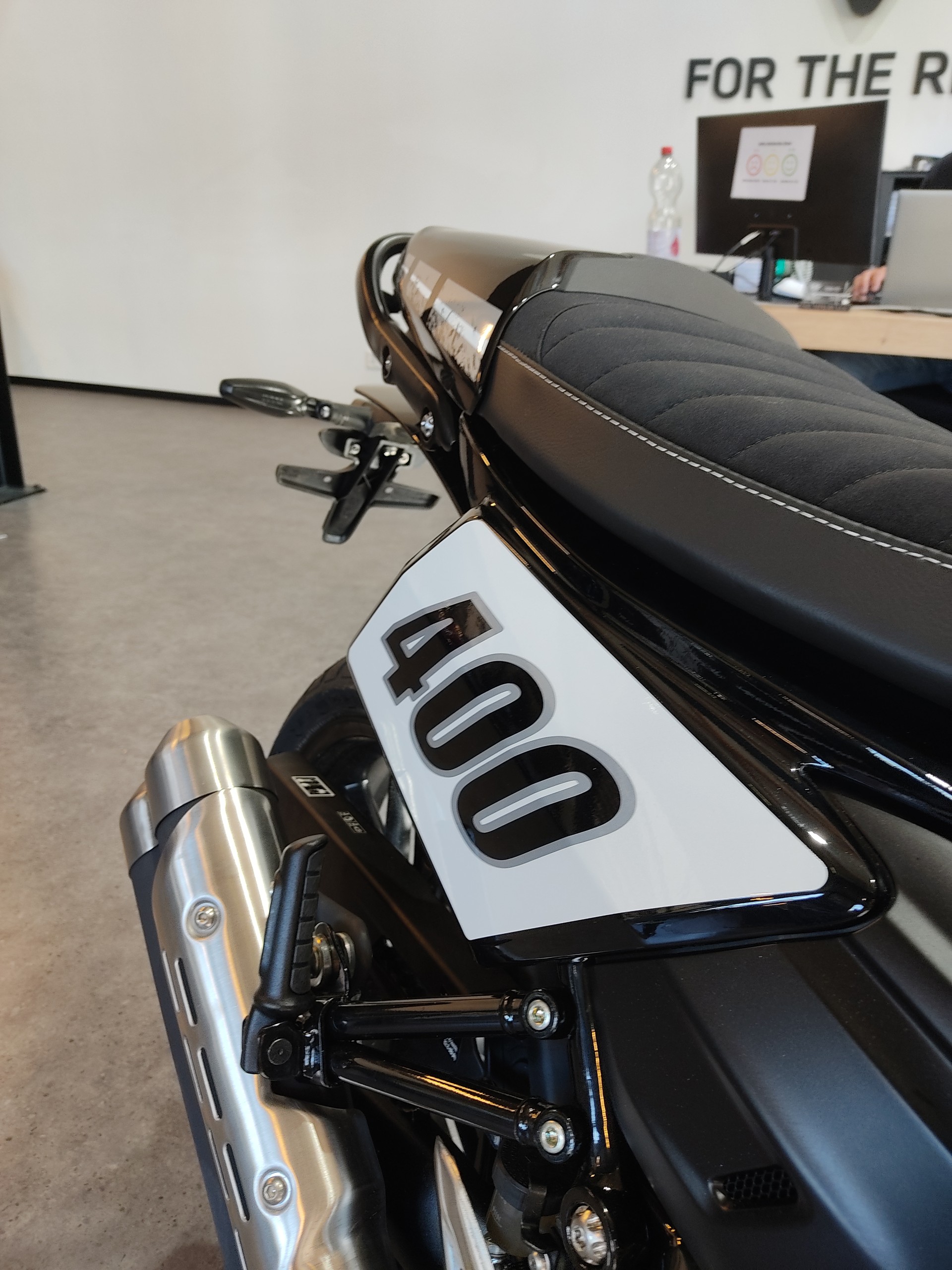 TRIUMPH TRACKER-image-5