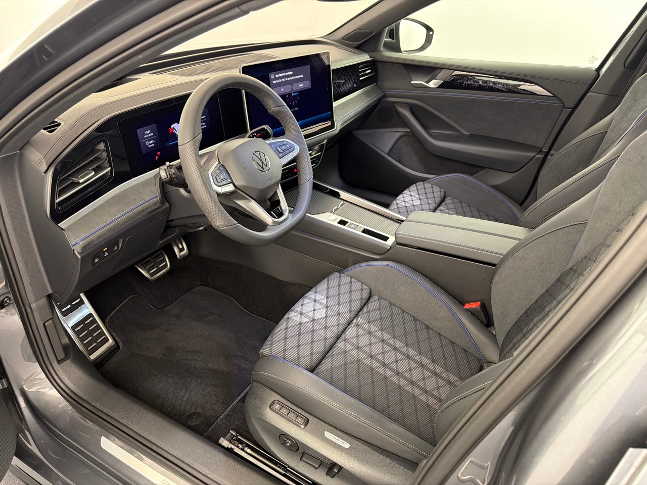 VW Passat 1.5TSI PHEV R-Line-image-4