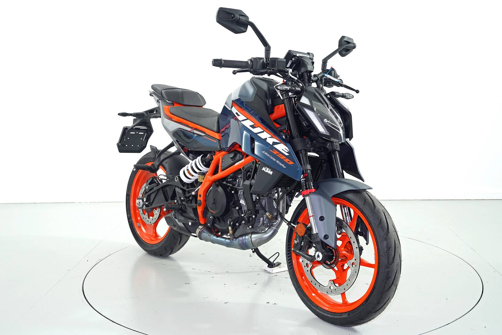 KTM Duke 390 ABS-showroom-element-1