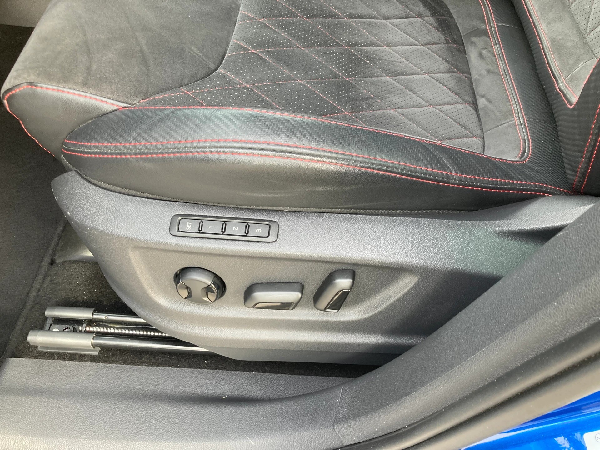 SKODA Kodiaq 2.0 Bi-TDI SCR RS 4x4 DSG 7 Sitzer mit Anhängerkupplung-image-14