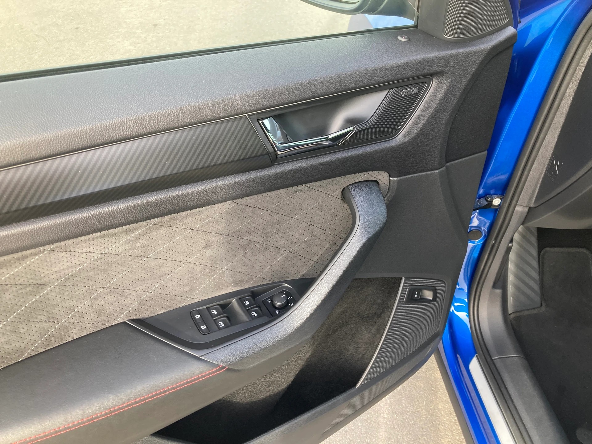 SKODA Kodiaq 2.0 Bi-TDI SCR RS 4x4 DSG 7 Sitzer mit Anhängerkupplung-image-15