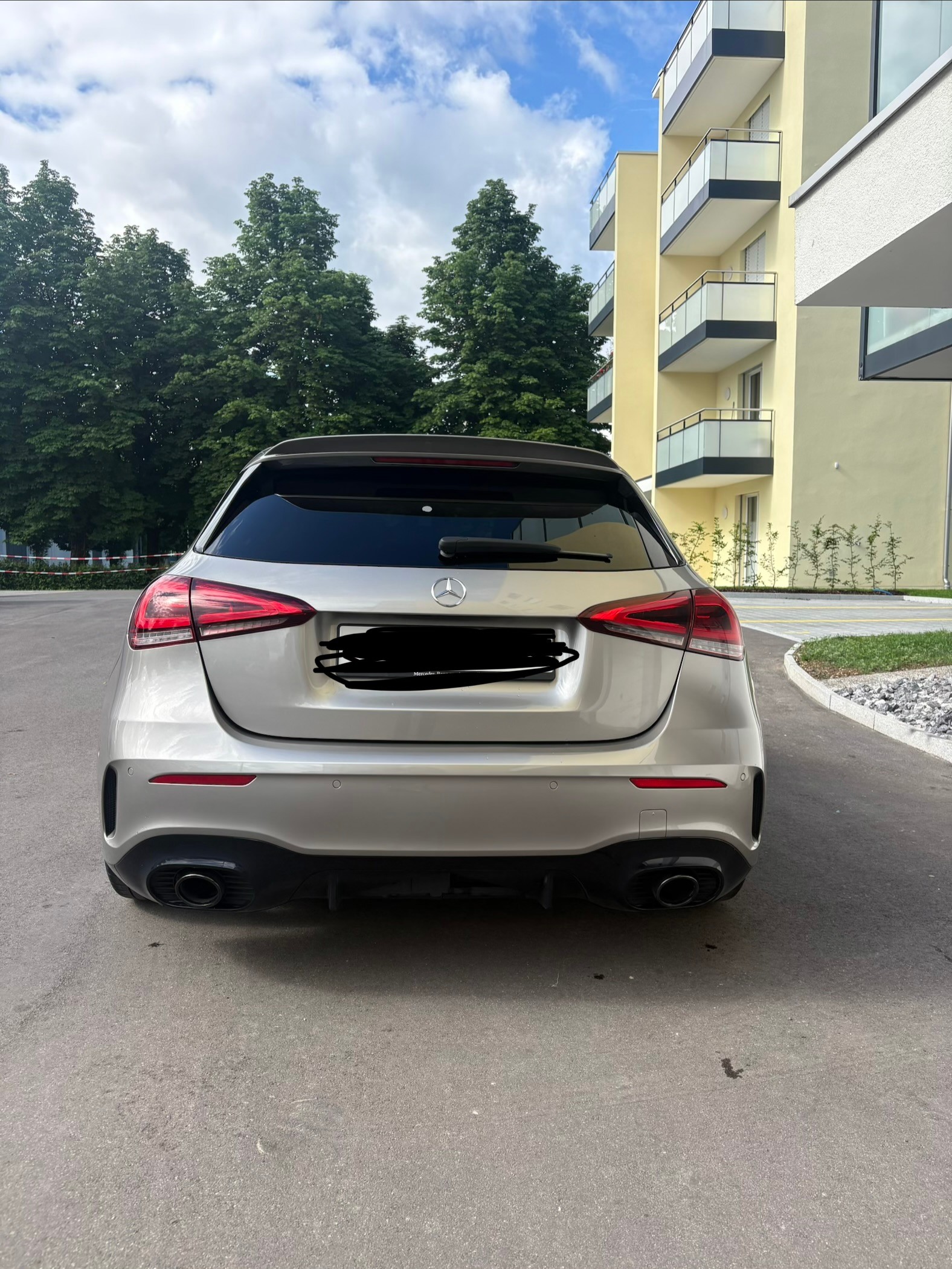 MERCEDES-BENZ A 35 AMG 4matic-image-3