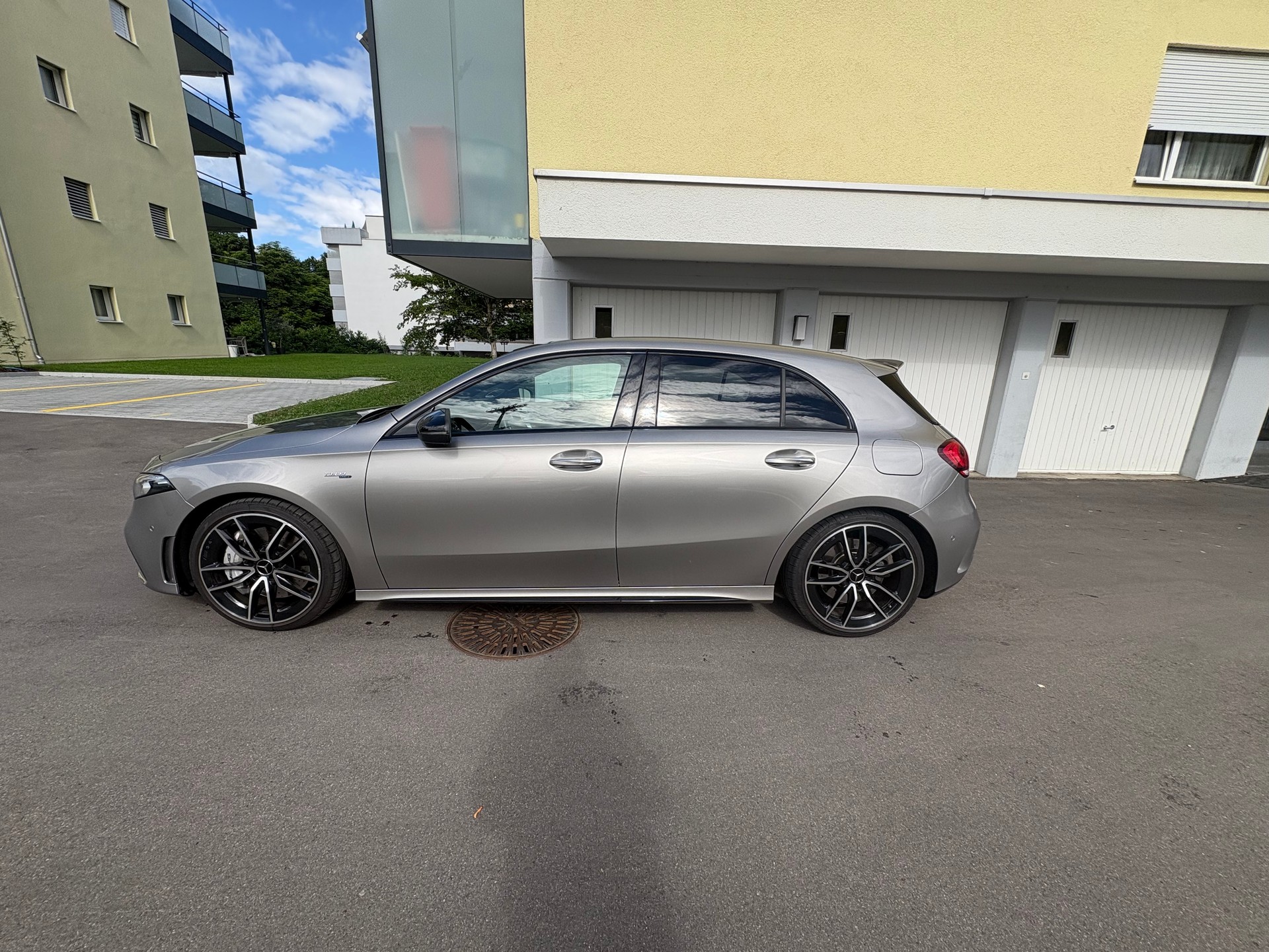 MERCEDES-BENZ A 35 AMG 4matic-image-1