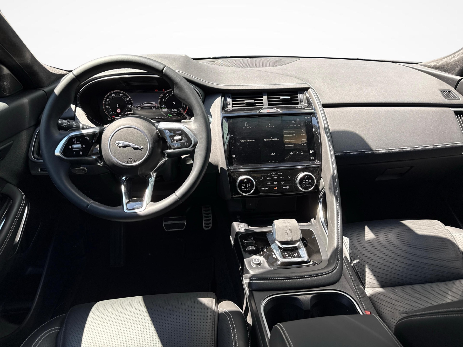 JAGUAR E-Pace 1.5 T 300e R-Dynamic HSE AWD-image-8