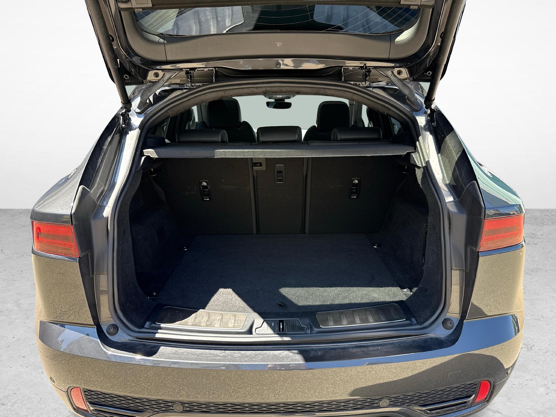 JAGUAR E-Pace 1.5 T 300e R-Dynamic HSE AWD-image-11