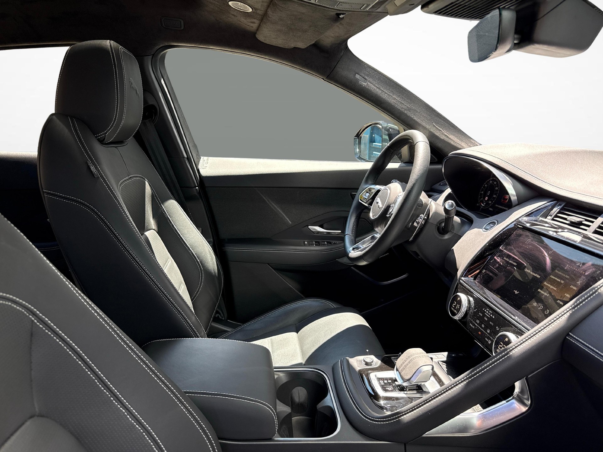 JAGUAR E-Pace 1.5 T 300e R-Dynamic HSE AWD-image-9