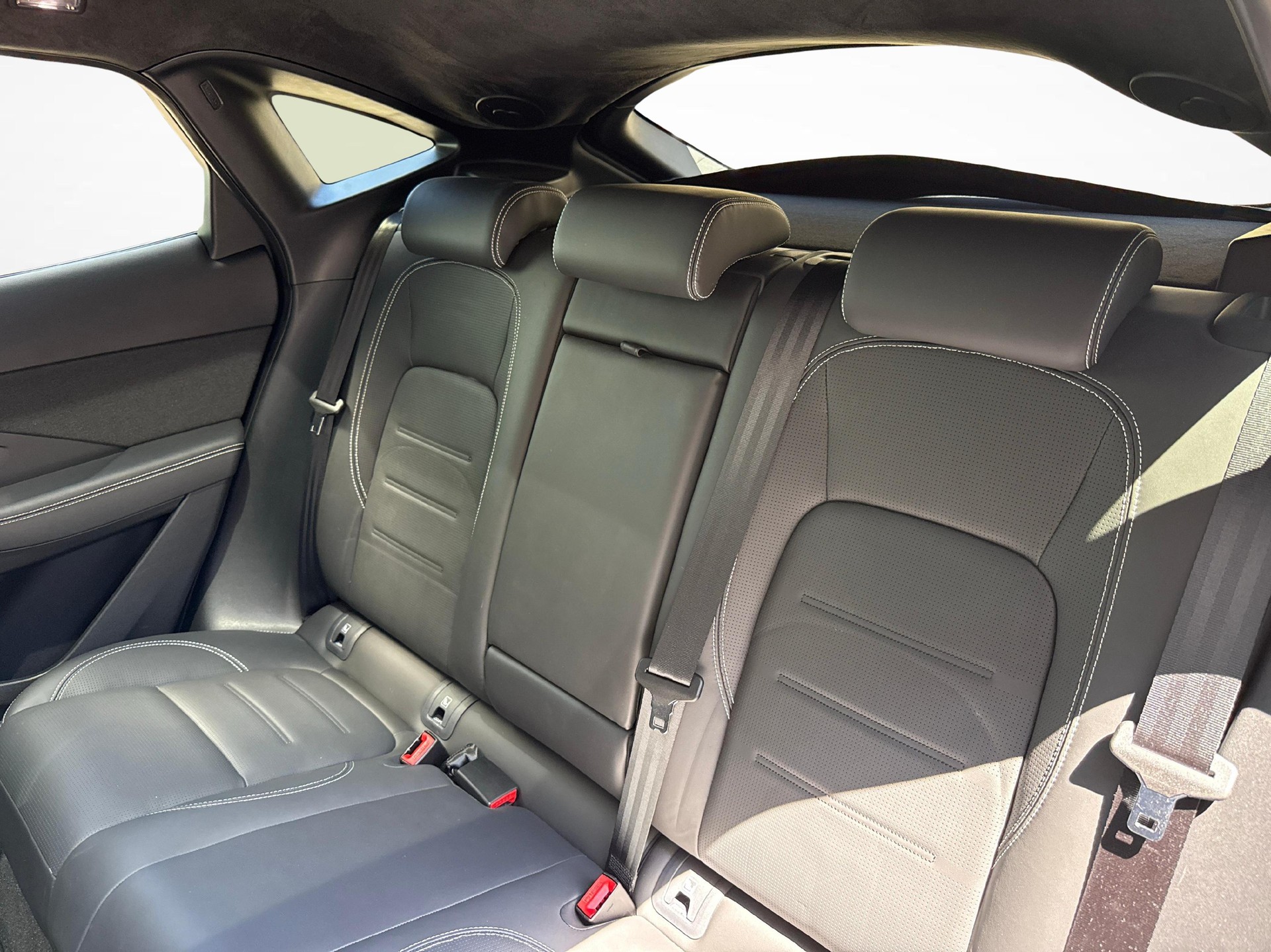 JAGUAR E-Pace 1.5 T 300e R-Dynamic HSE AWD-image-10