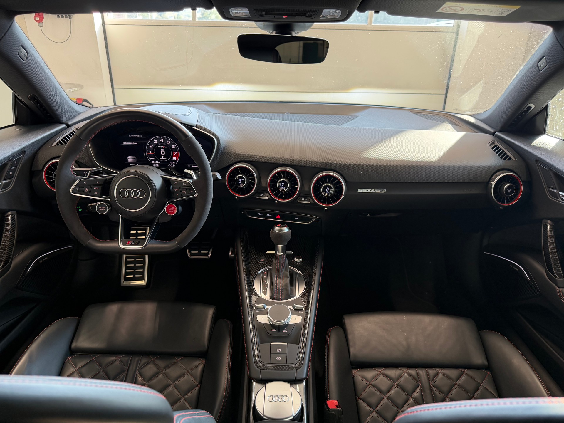 AUDI TT RS Coupé 2.5 TFSI quattro S-tronic-image-12