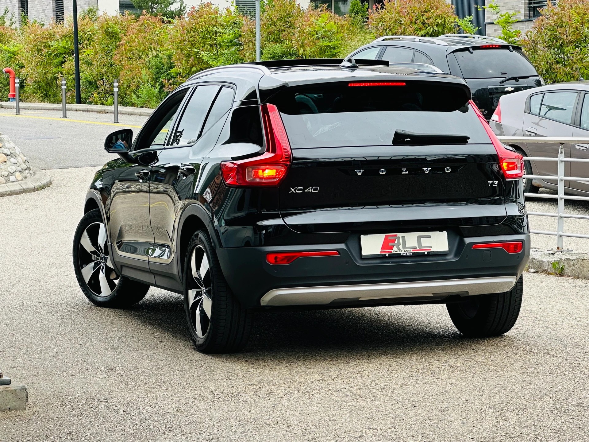VOLVO XC40 T3 Momentum Light Geartronic-image-7