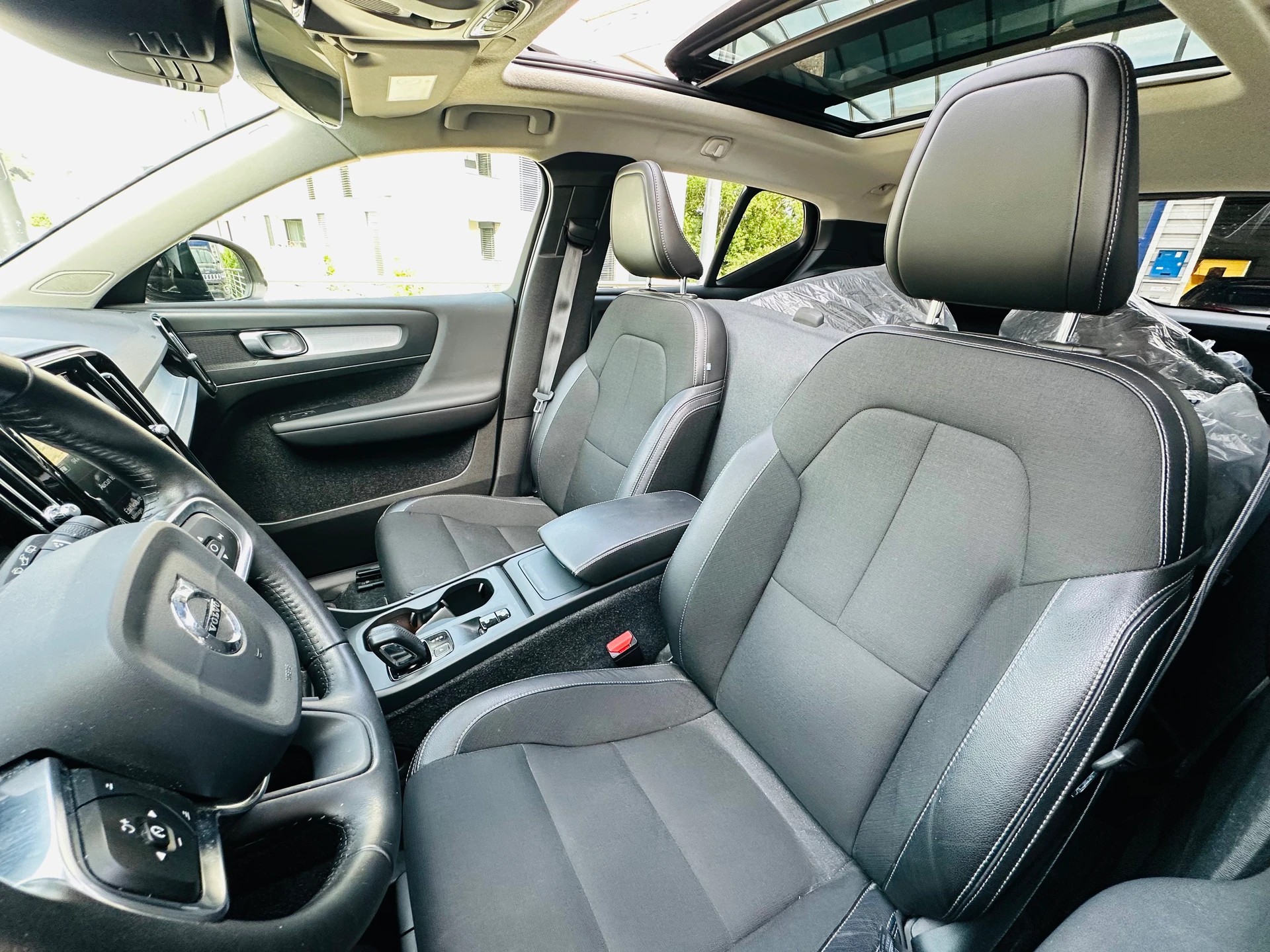 VOLVO XC40 T3 Momentum Light Geartronic-image-15