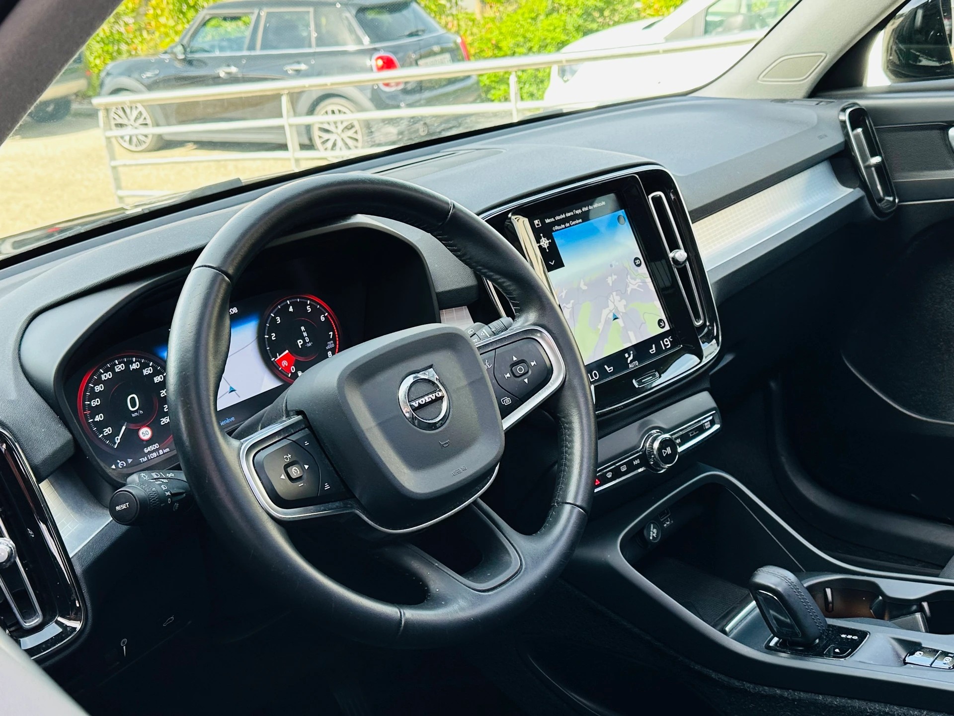 VOLVO XC40 T3 Momentum Light Geartronic-image-16