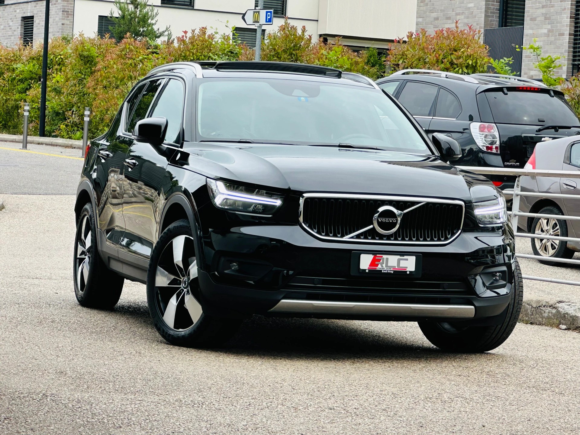 VOLVO XC40 T3 Momentum Light Geartronic-image-6