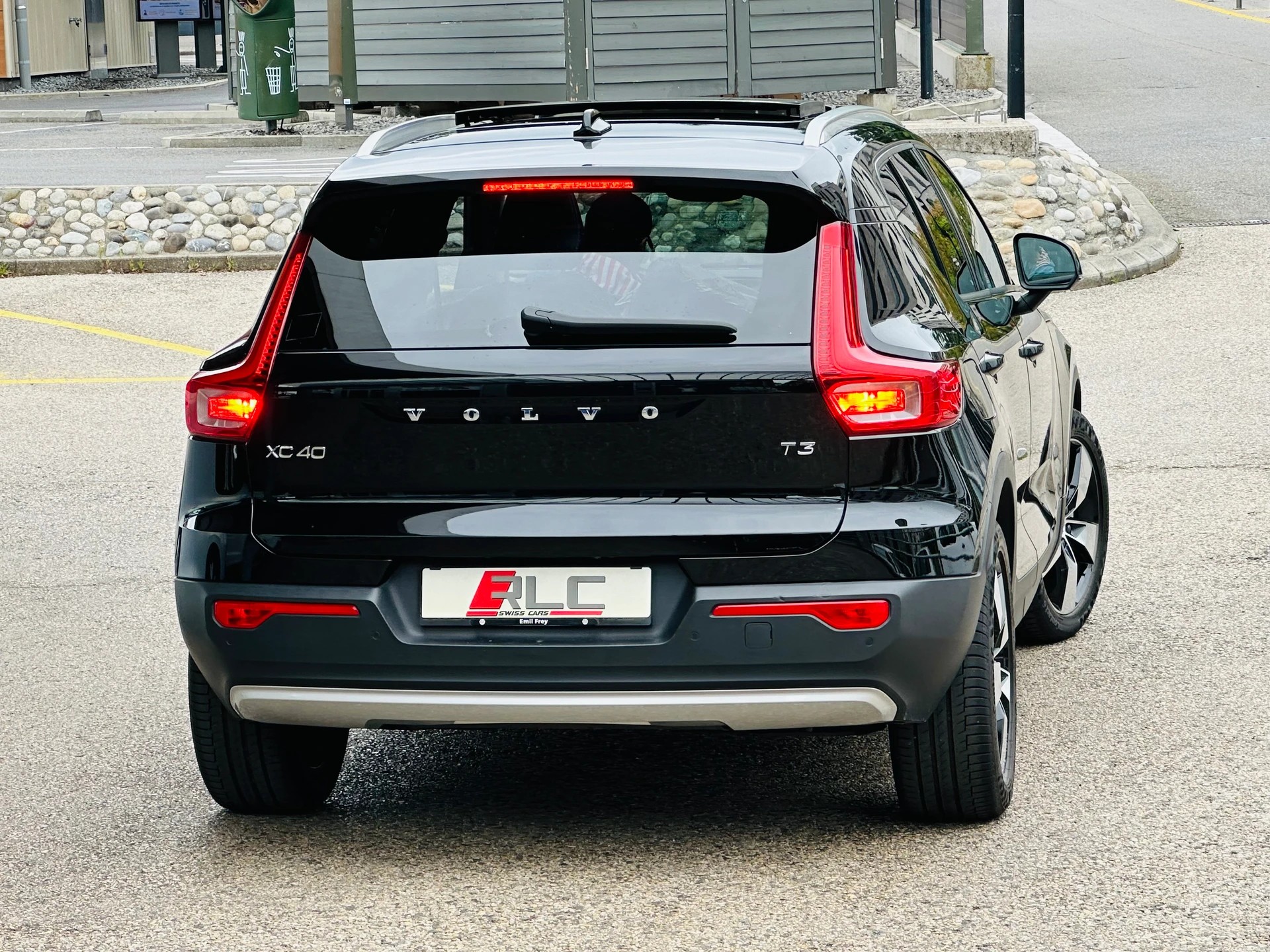 VOLVO XC40 T3 Momentum Light Geartronic-image-9