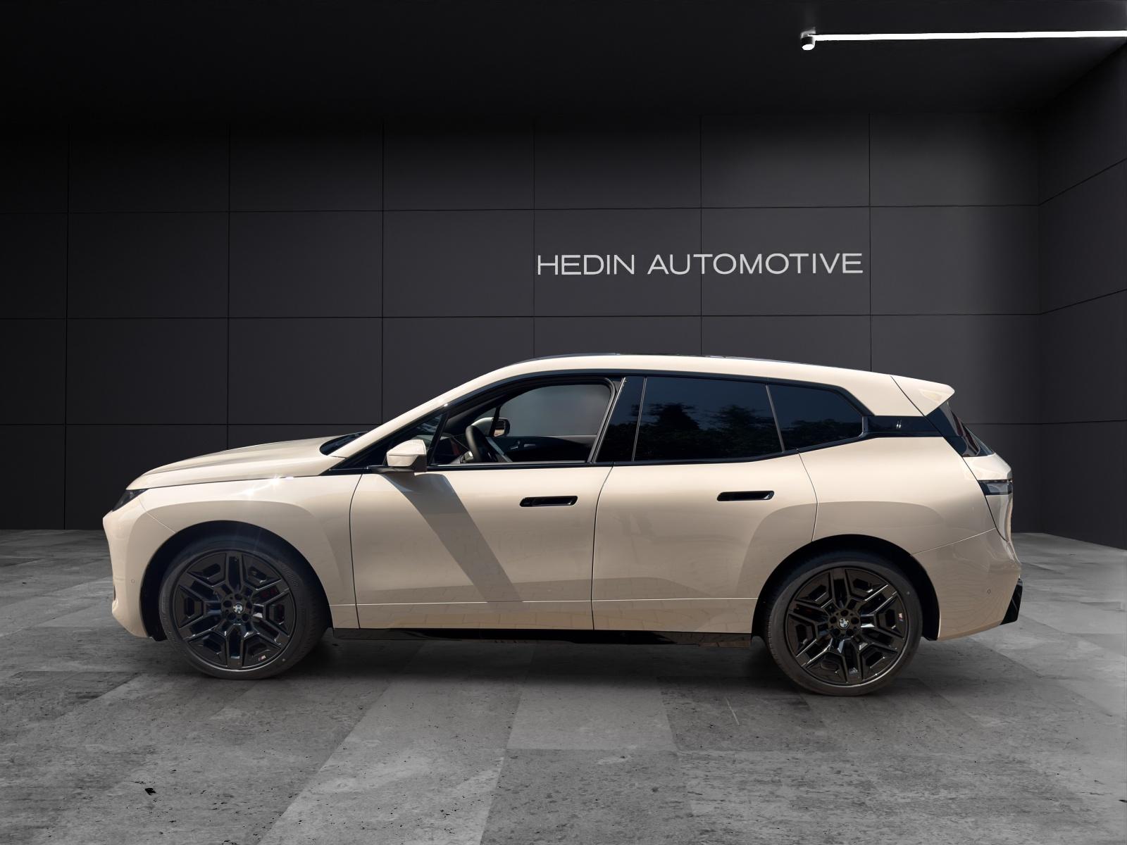 BMW iX xDrive60-showroom-element-3