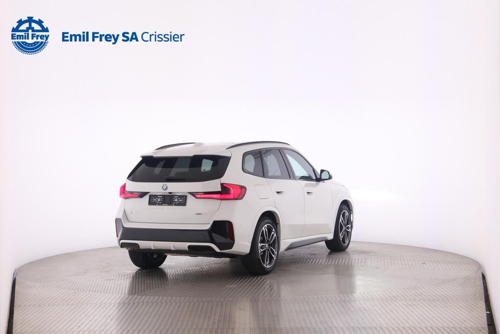 BMW iX1 30 xDrive-image-1