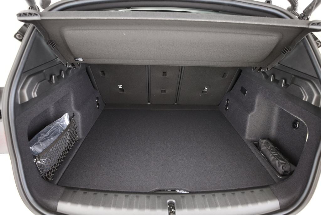 BMW iX1 30 xDrive-image-16