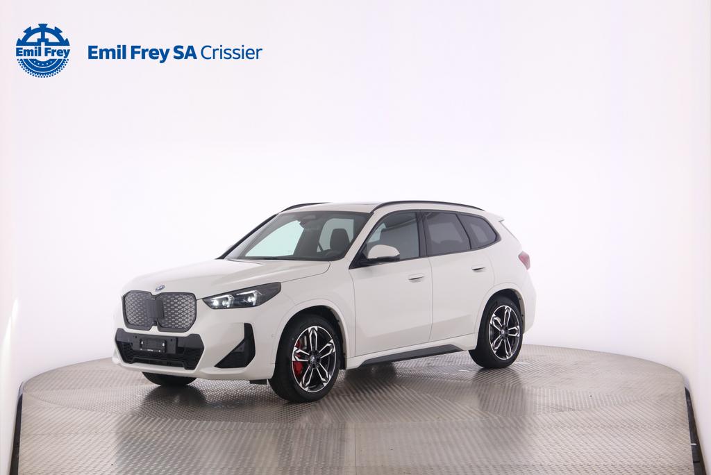 BMW iX1 30 xDrive-image-0