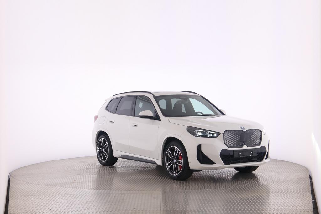BMW iX1 30 xDrive-image-7