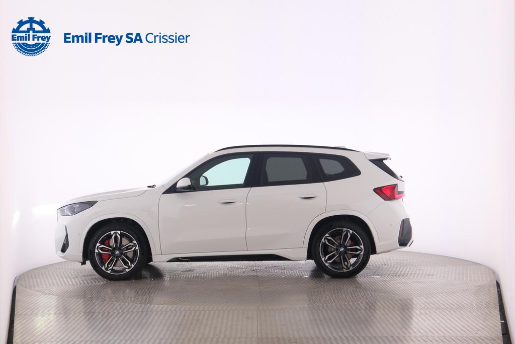 BMW iX1 30 xDrive-image-2